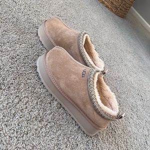 Women’s platform slippers